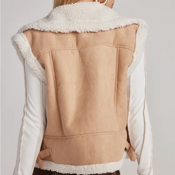 NWT. Lrg. 12th Tribe Sherpa Vest - Picture 8 of 9